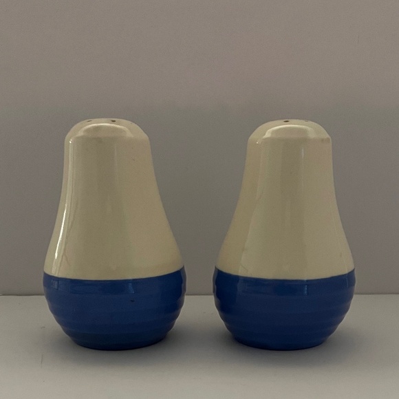 Universal Potteries Blue Bell Salt & Pepper Shakers and Circus Pattern Bowl - Picture 6 of 6